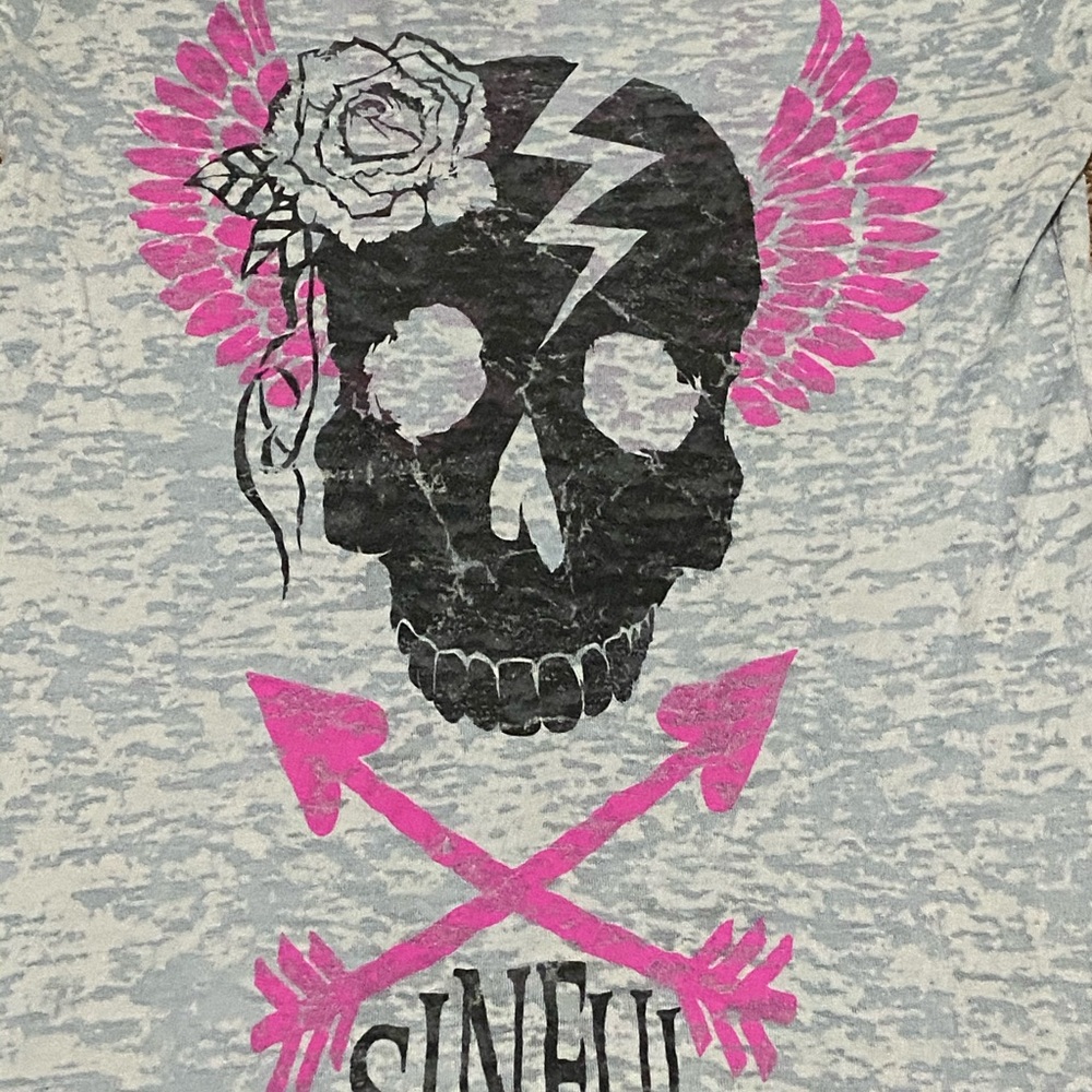 Sinful burnout tee sz XS